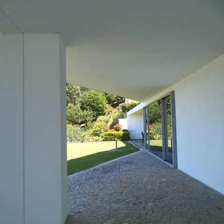 Minimalist House Pool Beach - Luxurious Vacations Vila