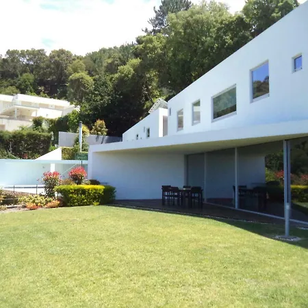 Minimalist House Pool Beach - Luxurious Vacations Vila